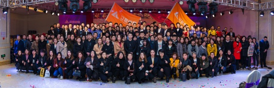 凯时AG集团整个员工合影留想.jpg 凯时AG集团整个员工合影留想.jpg