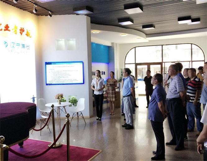 白塔区政协及各委办局辅导一行光临凯时AG双创孵化基地调研领导
