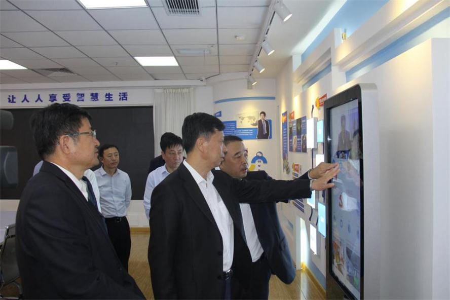市长王一兵光临凯时AG电商领导.jpg 市长王一兵光临凯时AG电商领导.jpg