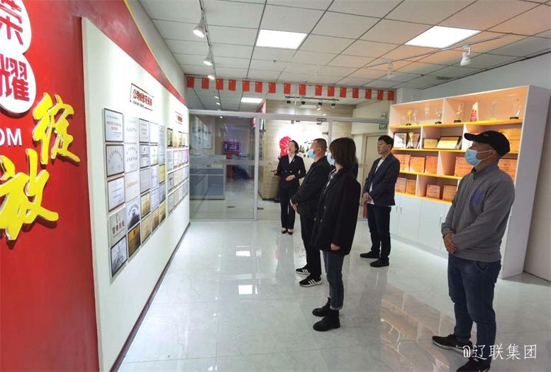 新疆巴克图经开区招商局辅导光临凯时AG集团调查