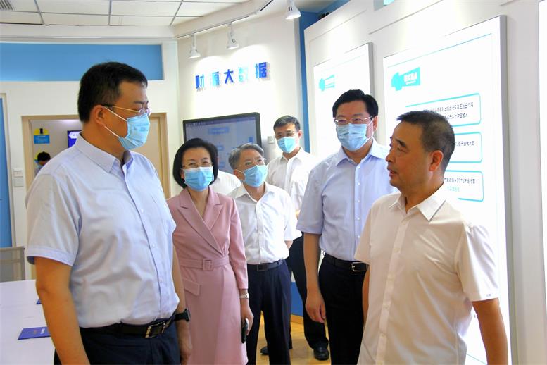 辽宁省副省长高涛光临凯时AG集团视察调研